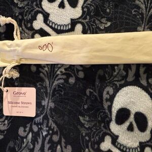 NWT Grove Collaborative Reusable Pink Silicone Straws Set w/ Cleaner & Pouch